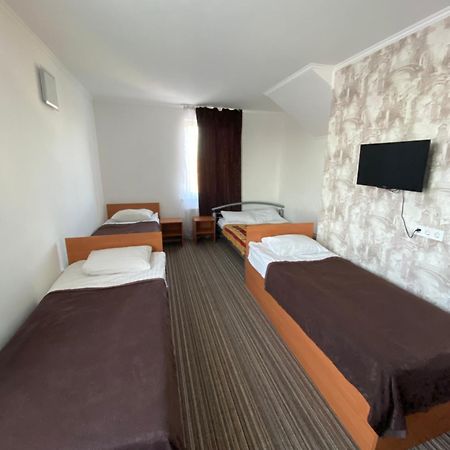 Autopark Hotel Lviv Buitenkant foto