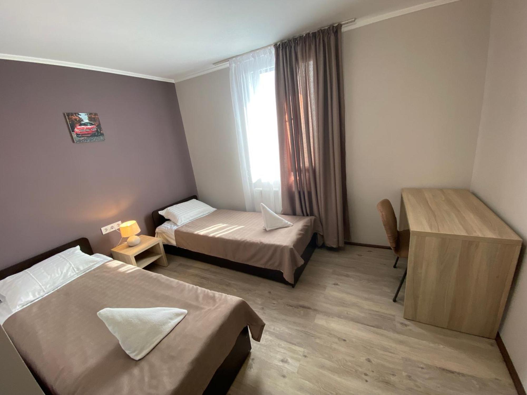 Autopark Hotel Lviv Buitenkant foto