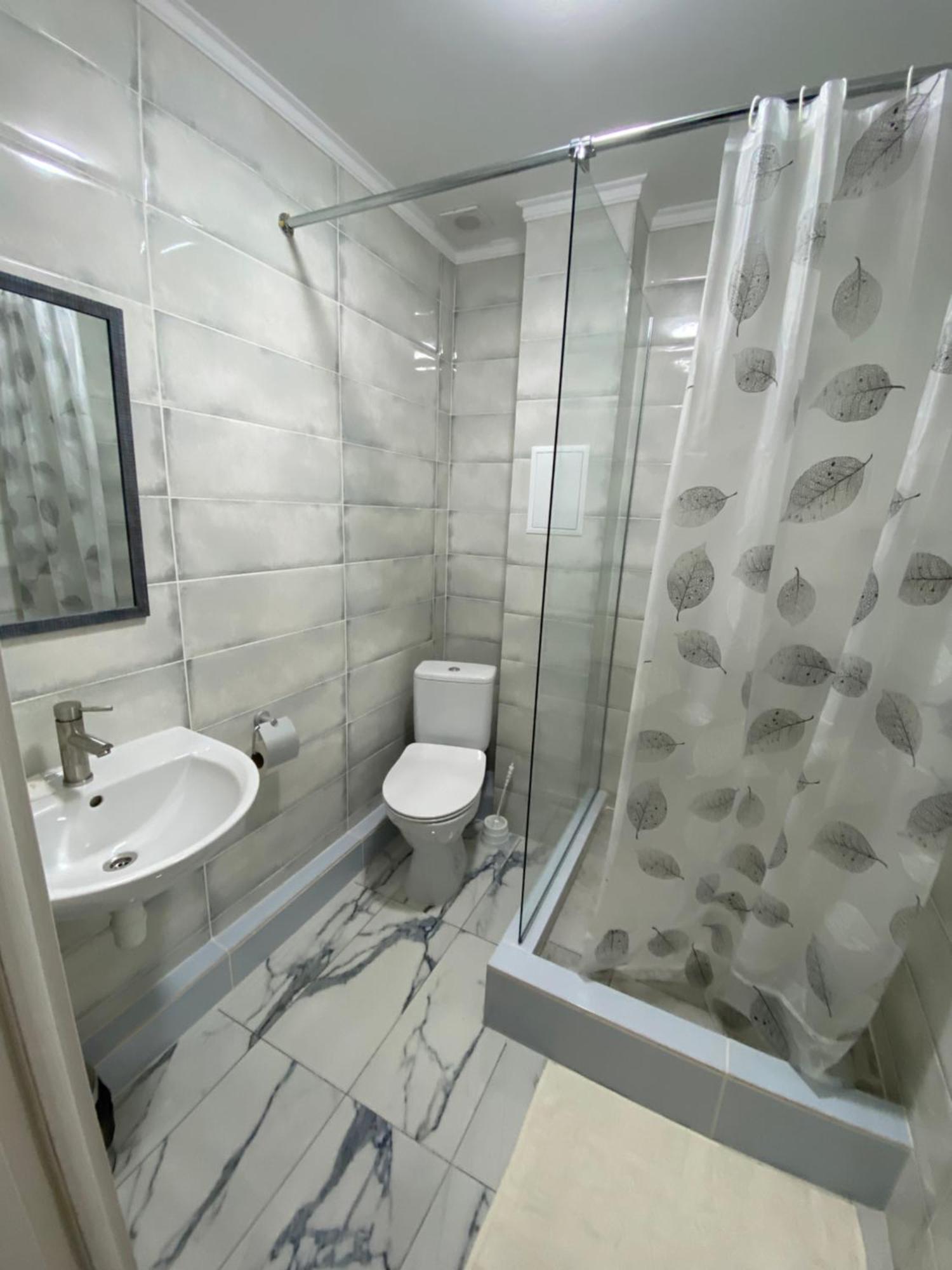 Autopark Hotel Lviv Buitenkant foto