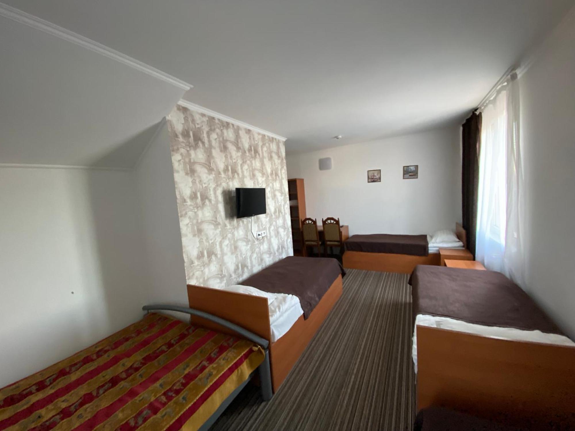 Autopark Hotel Lviv Buitenkant foto