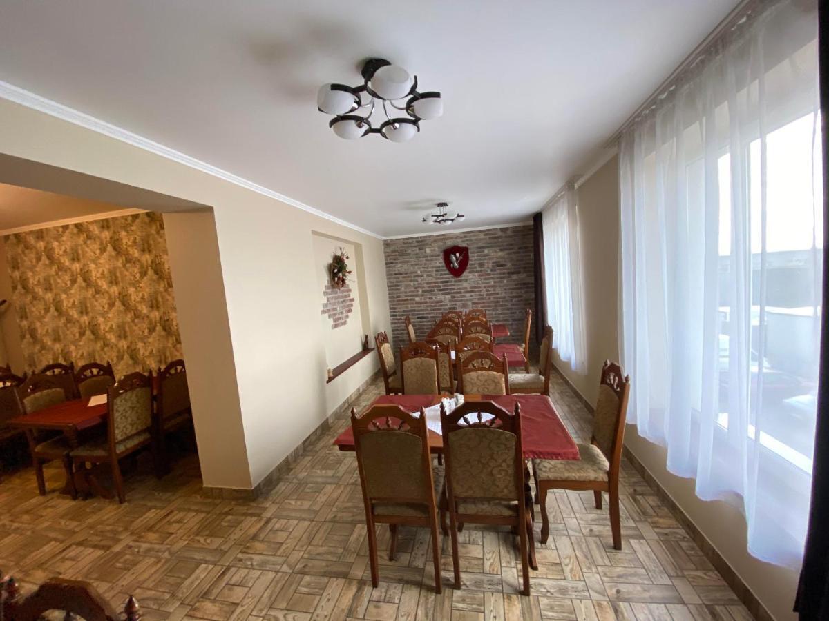 Autopark Hotel Lviv Buitenkant foto