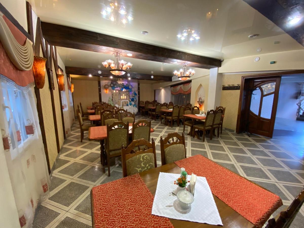 Autopark Hotel Lviv Buitenkant foto