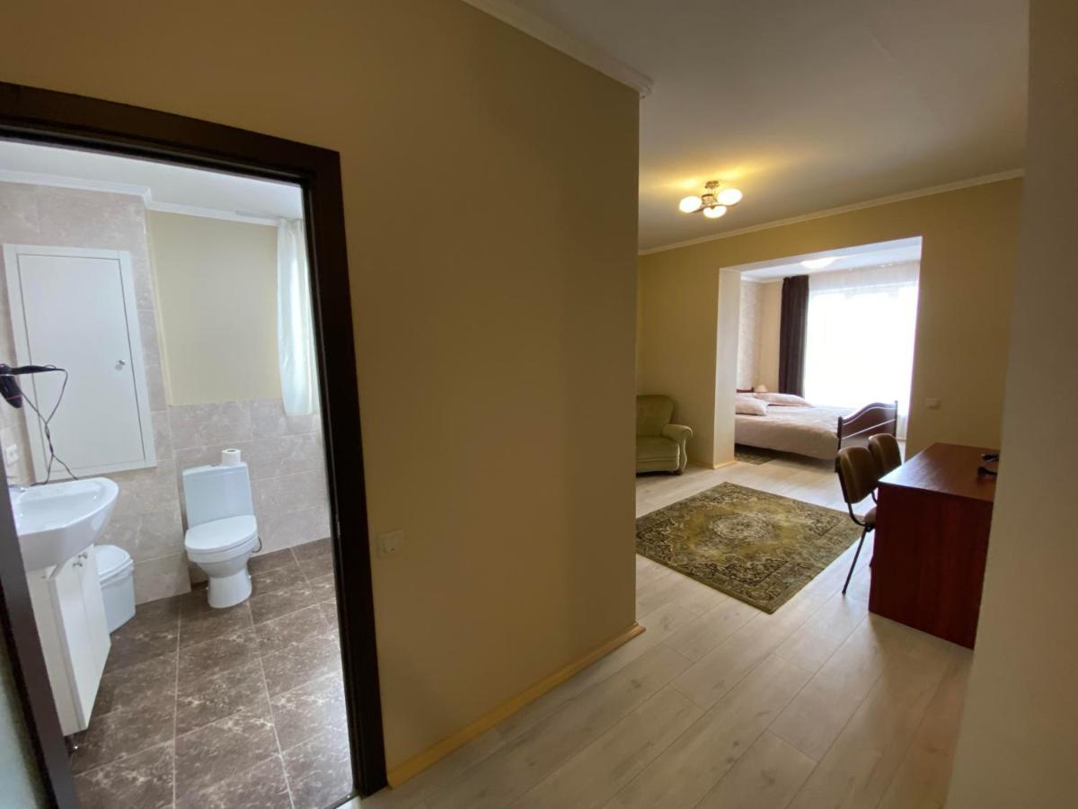 Autopark Hotel Lviv Buitenkant foto