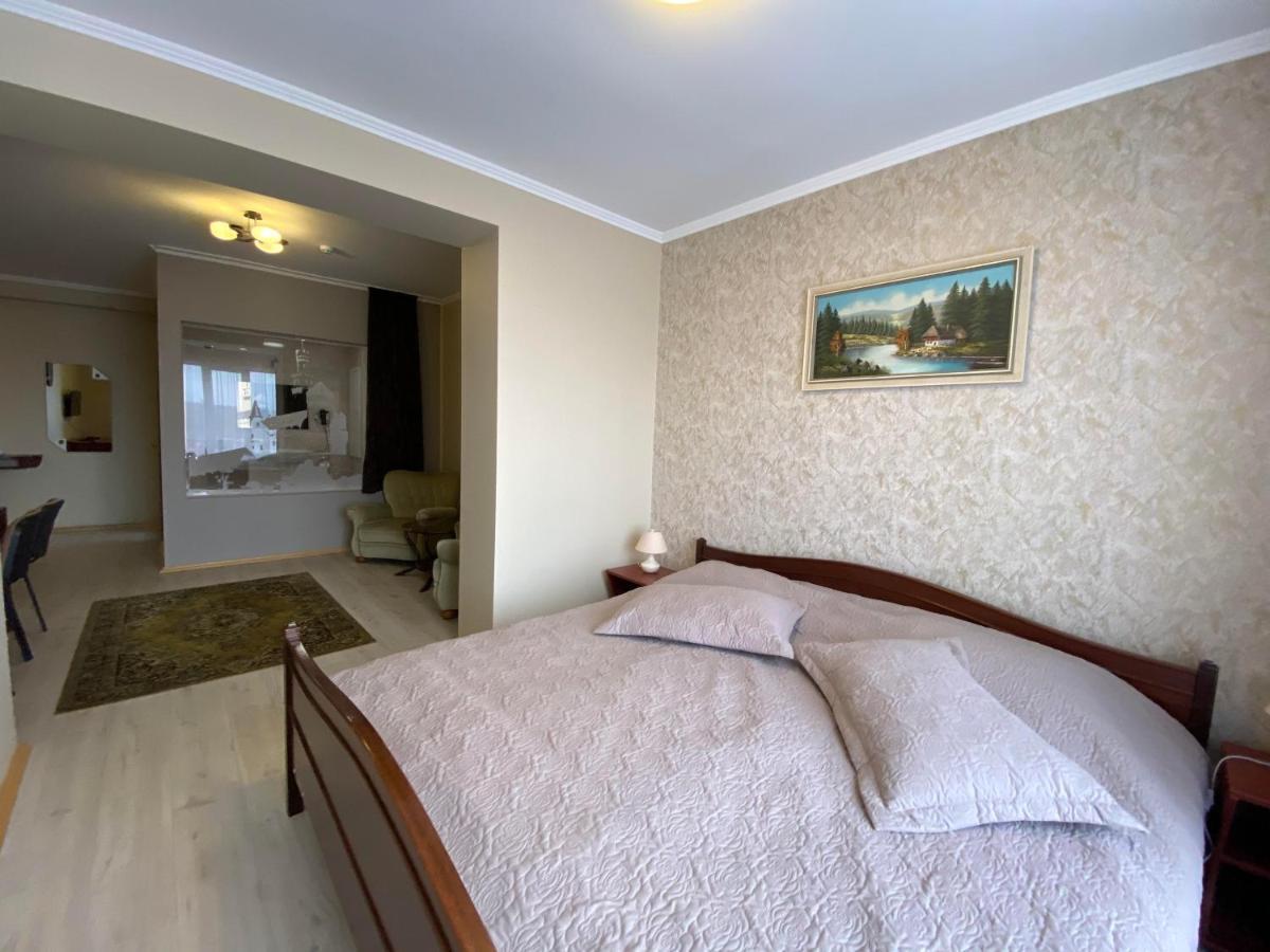 Autopark Hotel Lviv Buitenkant foto