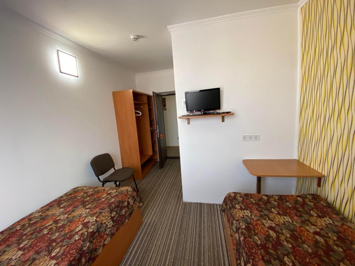 Autopark Hotel Lviv Buitenkant foto