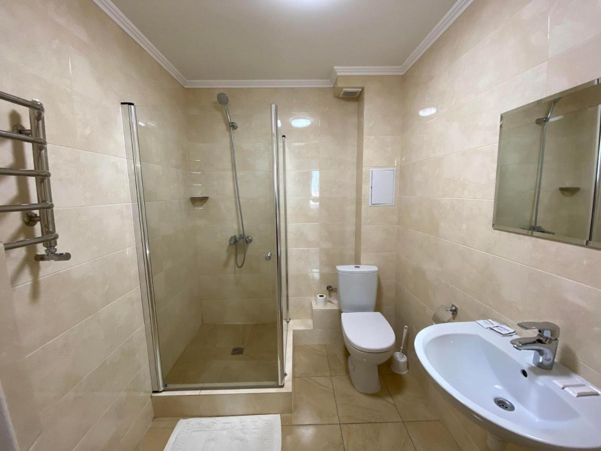 Autopark Hotel Lviv Buitenkant foto