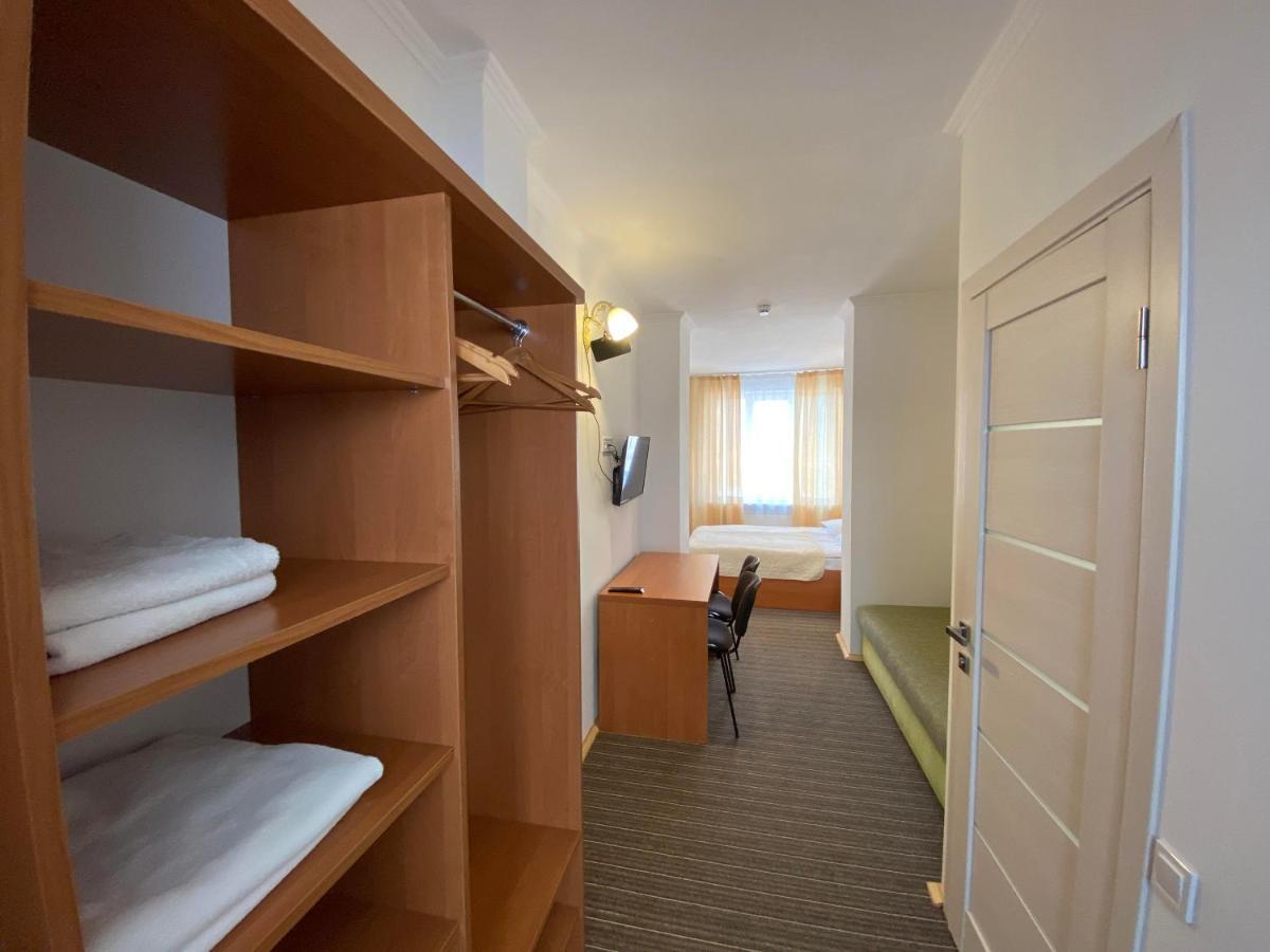 Autopark Hotel Lviv Buitenkant foto