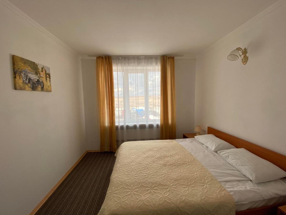 Autopark Hotel Lviv Buitenkant foto