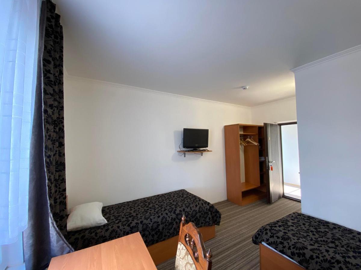 Autopark Hotel Lviv Buitenkant foto