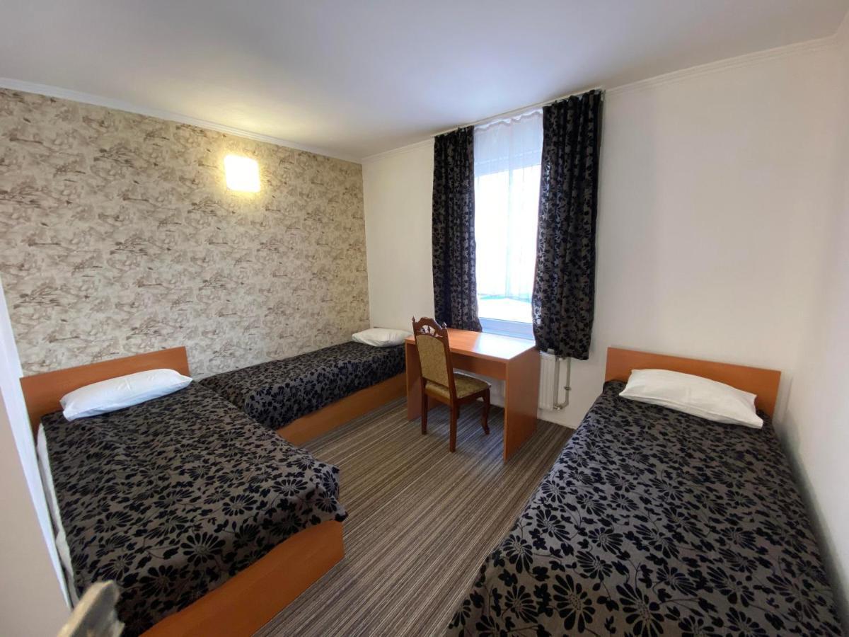Autopark Hotel Lviv Buitenkant foto
